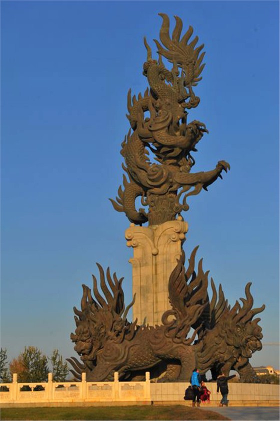城市景觀雕塑大作 龍雕塑與銅麒麟的完美結合