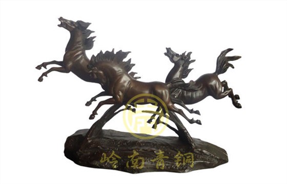 躍馬長嘯