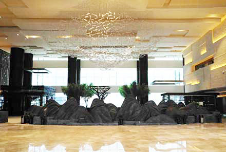 銅山銅樹景觀雕塑-張家界納百利皇冠假日酒店
