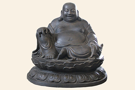 銅佛像（高65cm，寬72cm）